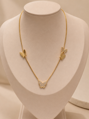 Colar curto Borboleta Cravejada - Banho Ouro 18k